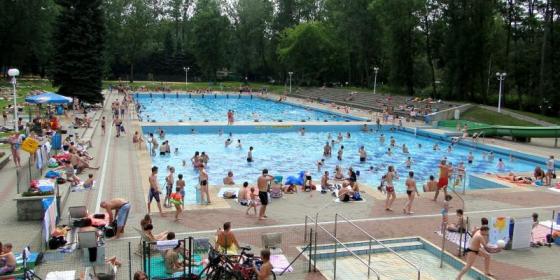 Kąpielisko Miejskie w Cieszynie otwarte. Jakie zasady obowiązują na terenie basenu?