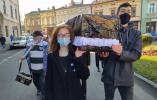 Cieszyn: „Pogrzeb polskiej edukacji”. Młodzież żąda dymisji ministra 