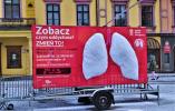 Mobilny, 2-metrowy model płuc stanął na rynku w Cieszynie