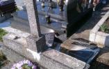 Wandale zdewastowali tablice i krzyże na dwóch cmentarzach