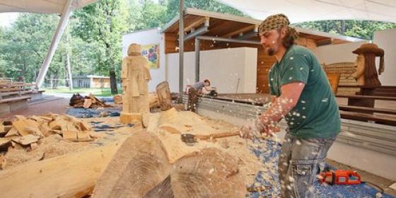 II Międzynarodowy Plener Rzeźbiarski w Ustroniu: Beskidzkie profesje w drewnie