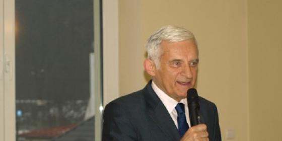 Buzek oddał fotel przewodniczącego PE
