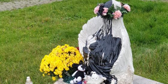 Zniszczono pomnik na cmentarzu w Brzezówce 