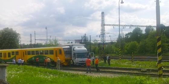W Czeskim Cieszynie ciężarówka zderzyła się z pociągiem osobowym
