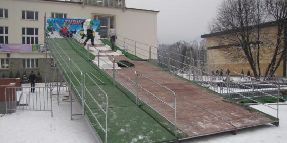 Tor do snowtubingu w centrum Wisły