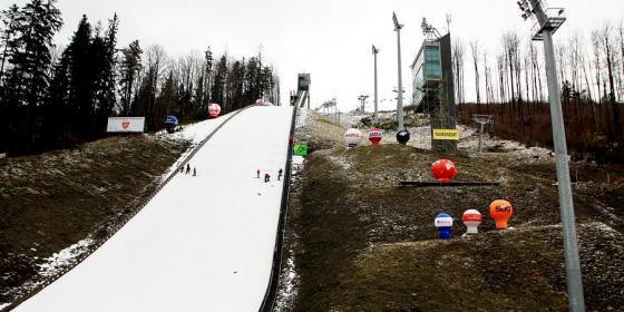Wisła: Pogoda krzyżuje plany mistrzostw w skokach narciarskich