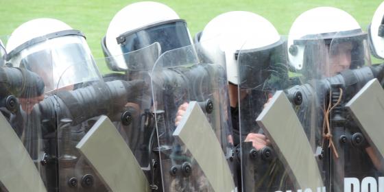 Policyjne ćwiczenia na stadionie przy Alei Łyska w Cieszynie