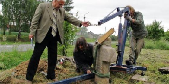 Pruchna: Odnowili najstarszy na Śląsku krzyż pokutny