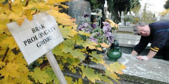 Cieszyn: Kontrowersyjne tabliczki na grobach sprawdziły się