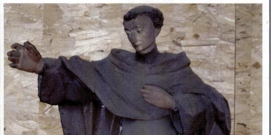 Robotnicy natrafili na XVIII wieczną figurę św. Antoniego Pustelnika 