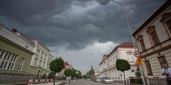 Ostrzeżenie meteorologiczne: Opady deszczu i burze, lokalnie grad