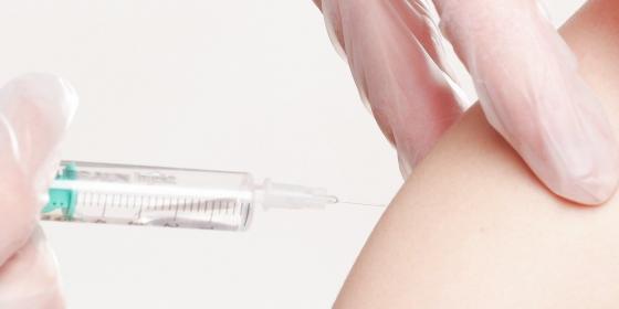 Cieszyn: Ruszyły szczepienia personelu w Szpitalu Śląskim